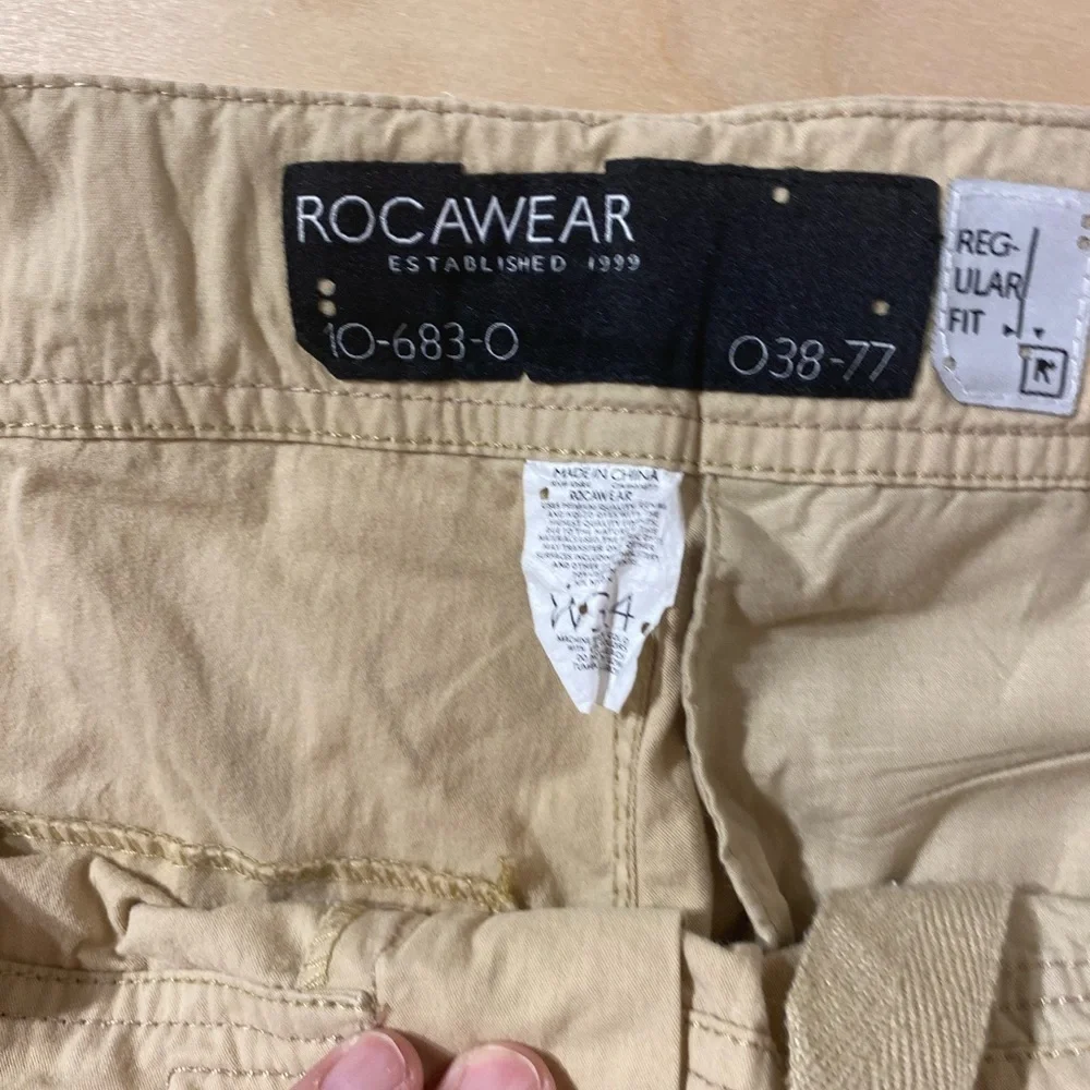 Rocawear Light Tan Cargo Shorts 34 (OK)
